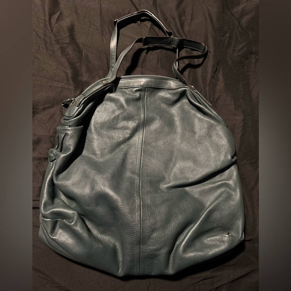 BANANA REPUBLIC GREEN 100% LEATHER TOTE.